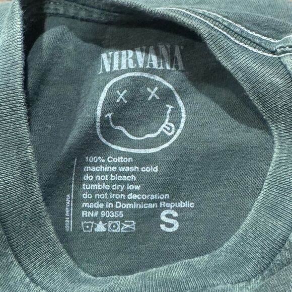 Nirvana Green Short Sleeve Graphic Tee Shirt Women’s Small - Picture 2 of 2